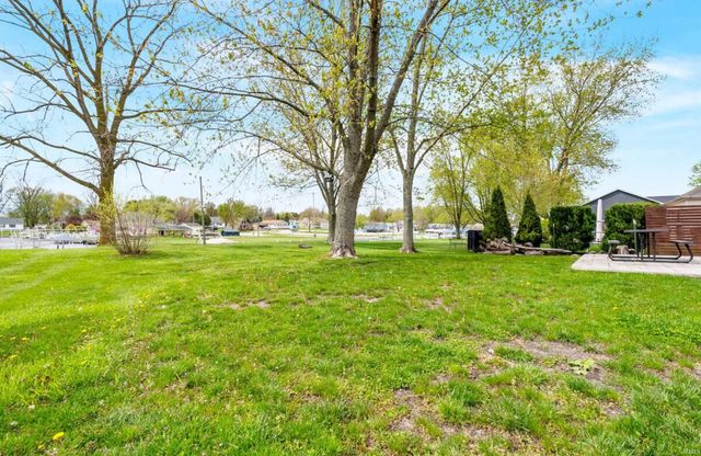 9821 N Marine Key Drive, Syracuse, IN 46567