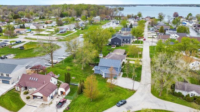 9821 N Marine Key Drive, Syracuse, IN 46567