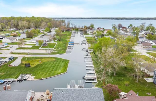 9821 N Marine Key Drive, Syracuse, IN 46567