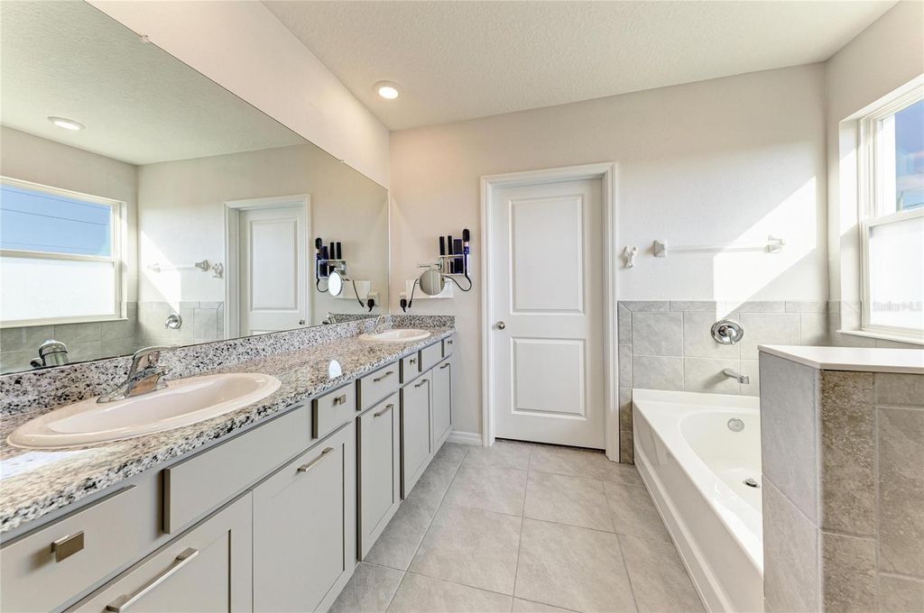Image 35 of property listing at 3804 TURNING TIDES TERRACE, Bradenton, FL 34208