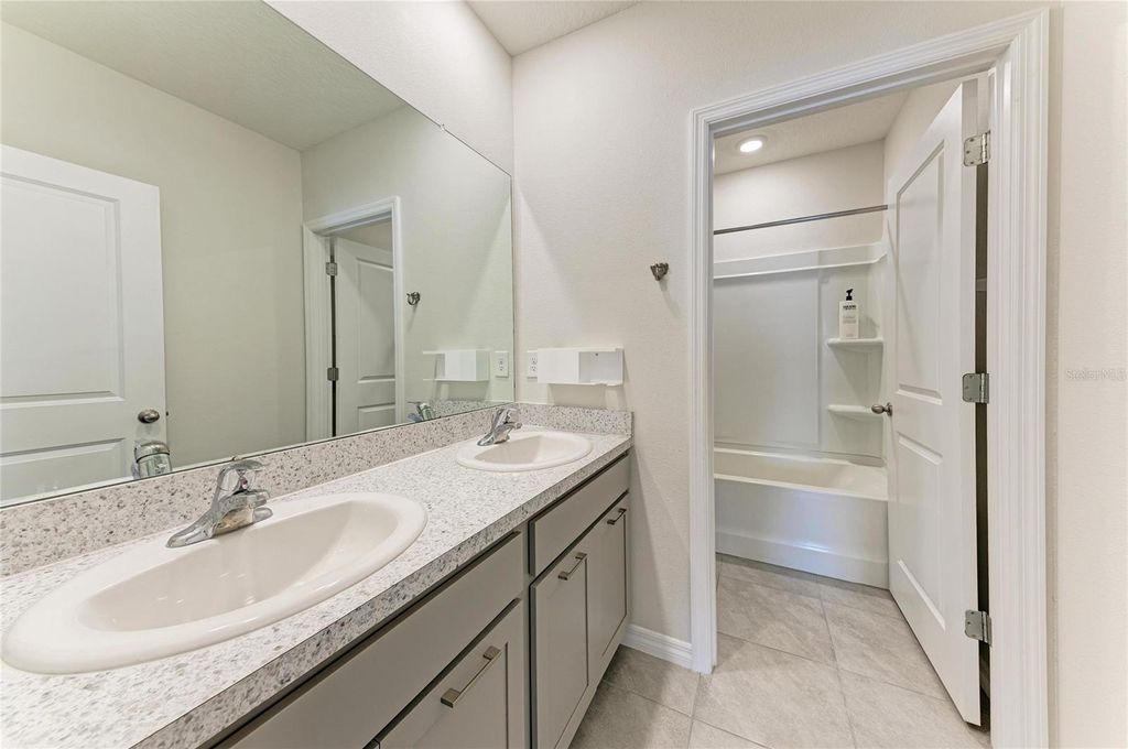 Image 48 of property listing at 3804 TURNING TIDES TERRACE, Bradenton, FL 34208