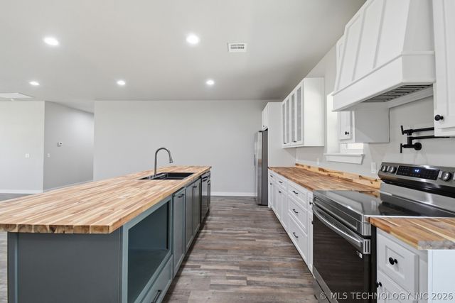 9644 S State Hwy 48, Mannford, OK 74044