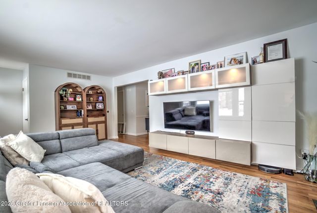 319 Oxford Road, East Lansing, MI 48823