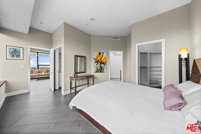 1100 Wilshire Boulevard 2411, Los Angeles, CA 90017