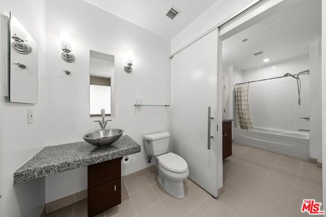 1100 Wilshire Boulevard 2411, Los Angeles, CA 90017