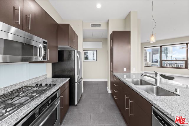 1100 Wilshire Boulevard 2411, Los Angeles, CA 90017