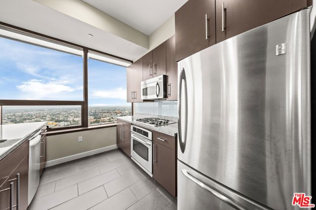 1100 Wilshire Boulevard 2411, Los Angeles, CA 90017