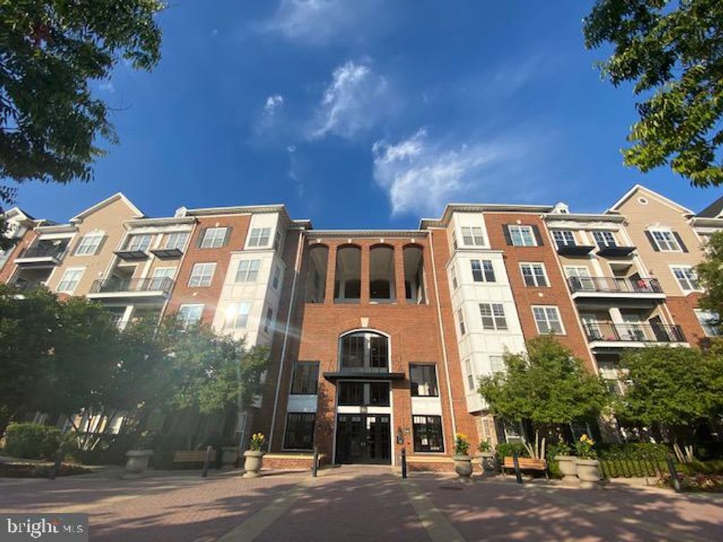 501 HUNGERFORD DR #137, Rockville, MD 20850