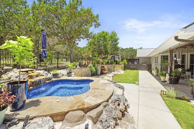 522 S San Juan, Kerrville, TX 78028