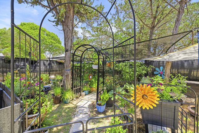 522 S San Juan, Kerrville, TX 78028