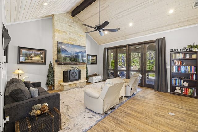 522 S San Juan, Kerrville, TX 78028