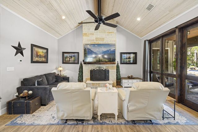 522 S San Juan, Kerrville, TX 78028