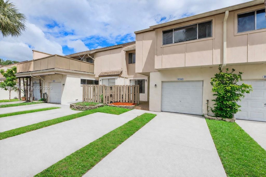 8243 NW 9th Ct 7, Plantation, FL 33324
