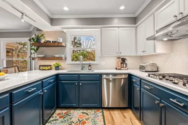 4 Holly Springs Court, Little Rock, AR 72212