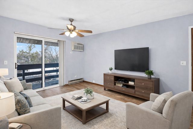 1351 N Winslowe Drive 302, Palatine, IL 60074