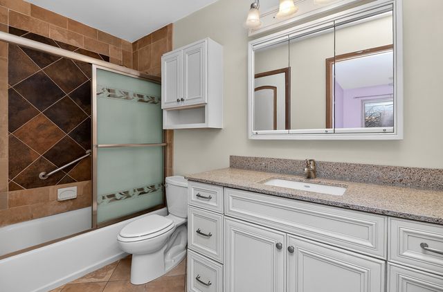 1351 N Winslowe Drive 302, Palatine, IL 60074