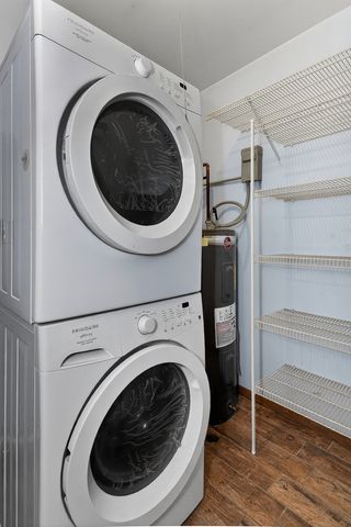 1351 N Winslowe Drive 302, Palatine, IL 60074