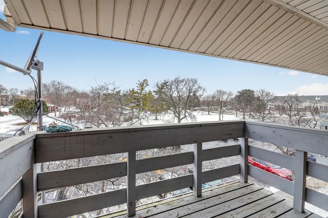 1351 N Winslowe Drive 302, Palatine, IL 60074