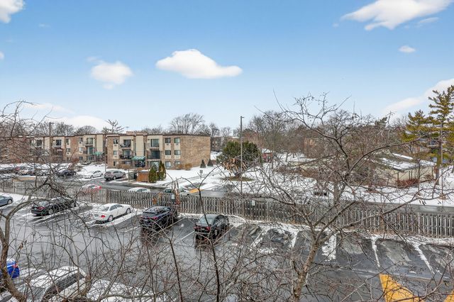 1351 N Winslowe Drive 302, Palatine, IL 60074