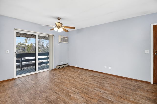 1351 N Winslowe Drive 302, Palatine, IL 60074