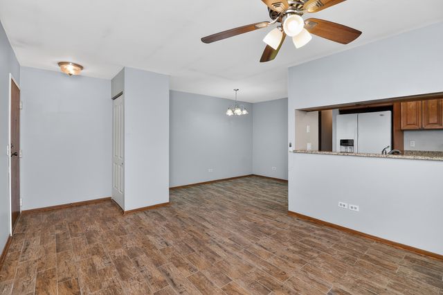 1351 N Winslowe Drive 302, Palatine, IL 60074