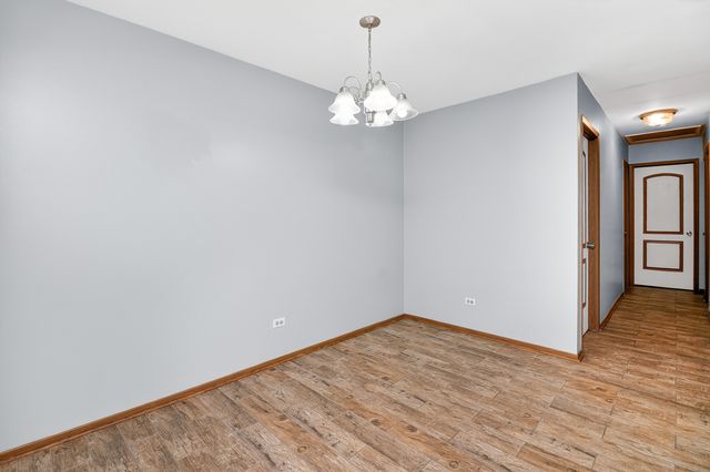 1351 N Winslowe Drive 302, Palatine, IL 60074