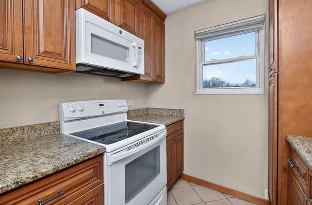 1351 N Winslowe Drive 302, Palatine, IL 60074