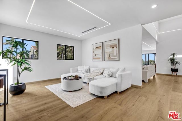 11404 Biona Drive, Los Angeles, CA 90066