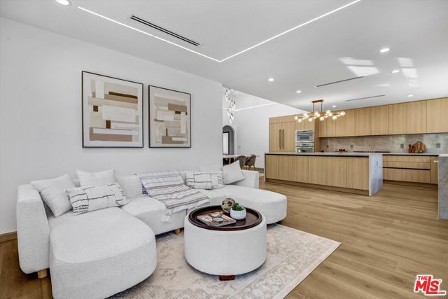 11404 Biona Drive, Los Angeles, CA 90066