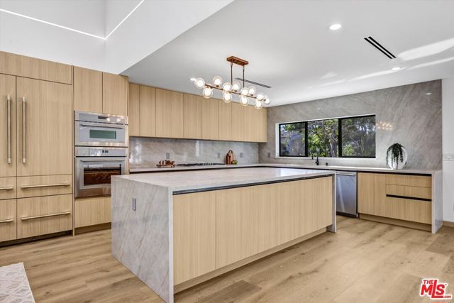 11404 Biona Drive, Los Angeles, CA 90066