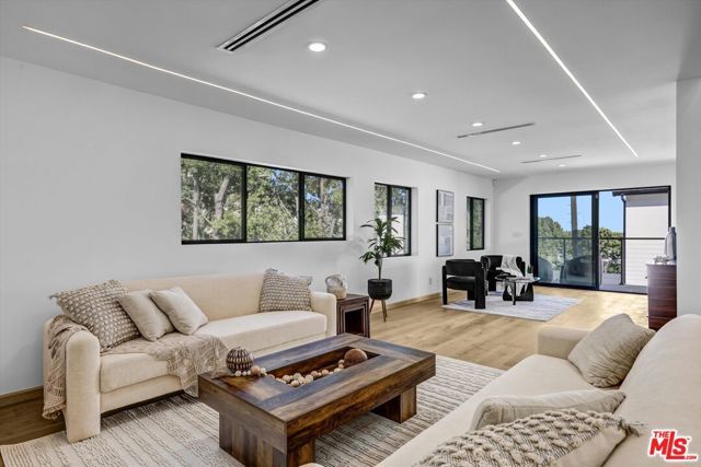 11404 Biona Drive, Los Angeles, CA 90066