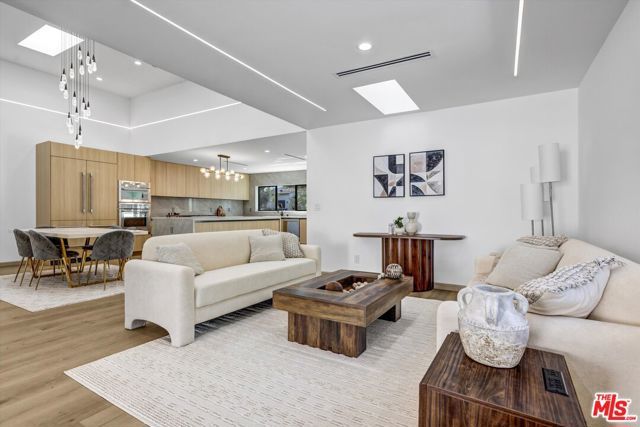 11404 Biona Drive, Los Angeles, CA 90066