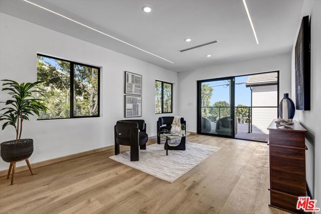 11404 Biona Drive, Los Angeles, CA 90066