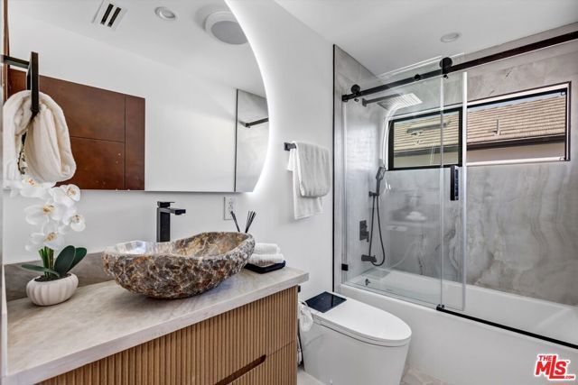 11404 Biona Drive, Los Angeles, CA 90066