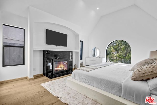 11404 Biona Drive, Los Angeles, CA 90066