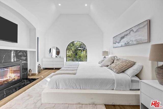 11404 Biona Drive, Los Angeles, CA 90066
