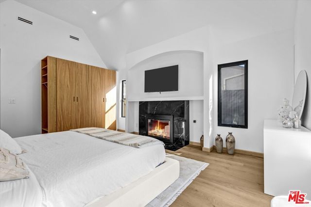 11404 Biona Drive, Los Angeles, CA 90066