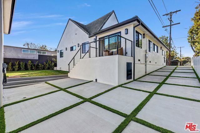 11404 Biona Drive, Los Angeles, CA 90066