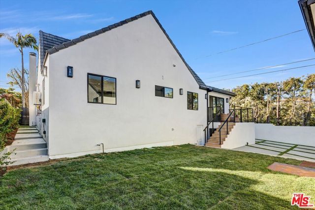 11404 Biona Drive, Los Angeles, CA 90066