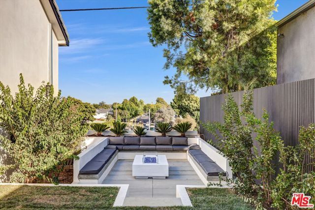 11404 Biona Drive, Los Angeles, CA 90066