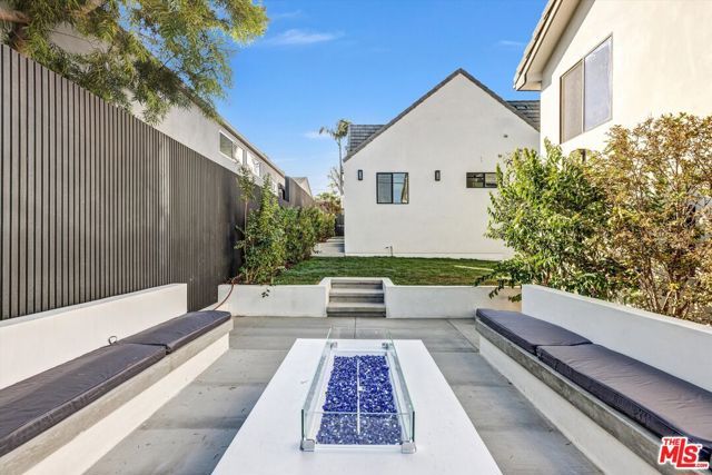 11404 Biona Drive, Los Angeles, CA 90066