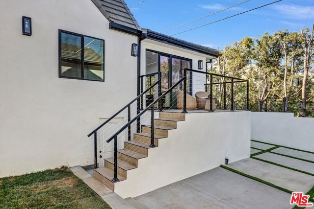 11404 Biona Drive, Los Angeles, CA 90066