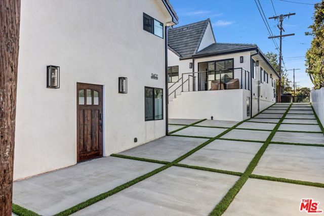 11404 Biona Drive, Los Angeles, CA 90066