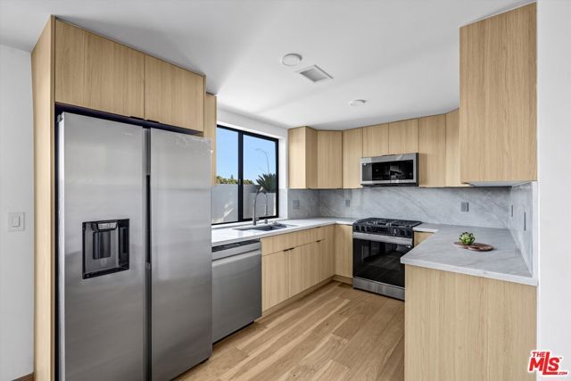 11404 Biona Drive, Los Angeles, CA 90066