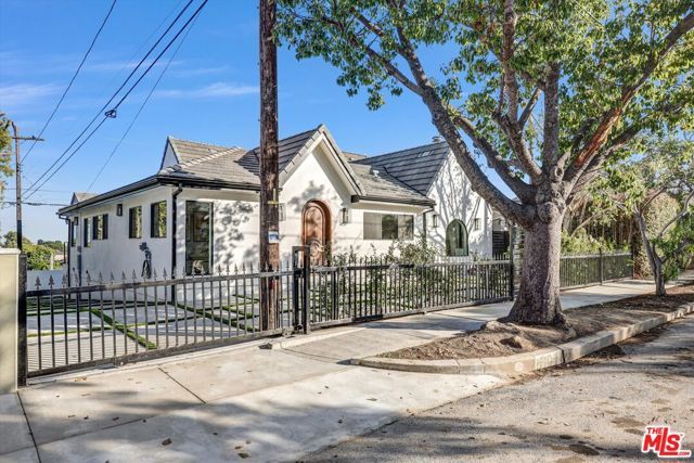 11404 Biona Drive, Los Angeles, CA 90066