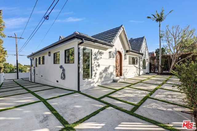 11404 Biona Drive, Los Angeles, CA 90066