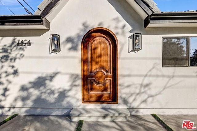 11404 Biona Drive, Los Angeles, CA 90066