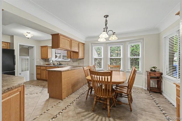 7136 Rosedale Boulevard, Allen Park, MI 48101