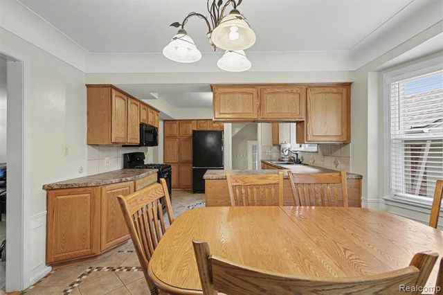 7136 Rosedale Boulevard, Allen Park, MI 48101
