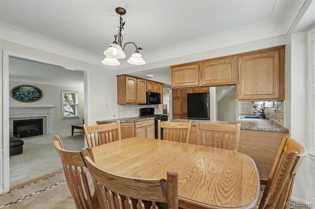7136 Rosedale Boulevard, Allen Park, MI 48101